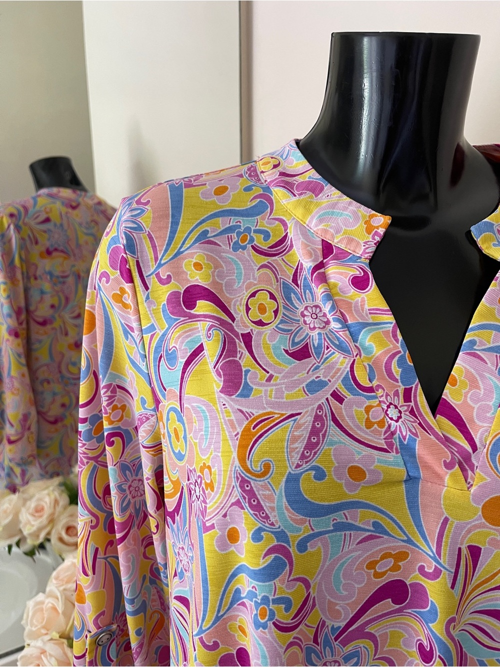 Women's Pastel Floral V-Neck Tunic Top. Reposhing because it’s too long on me. - Picture 5 of 6